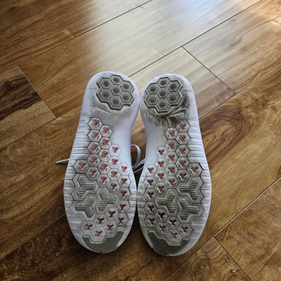 EUC Nike Free Train Sneakers, Size 8 - Picture 2 of 6